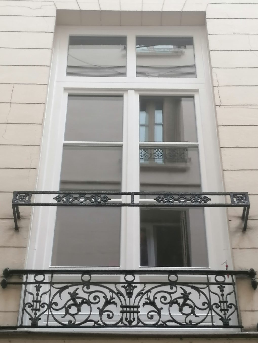 Pose de portes fenêtres en bois en centre ville de Rouen