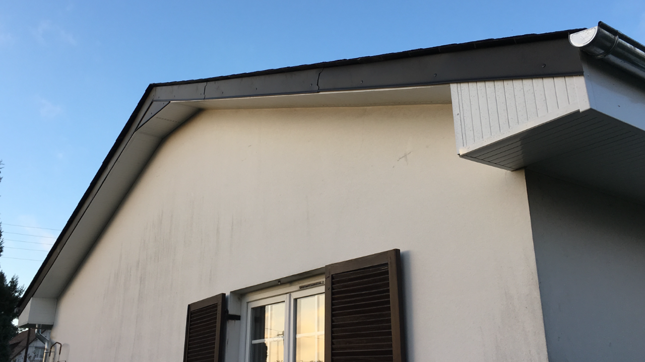 Plafond de revers sur pignon en PVC blanc près de Rouen